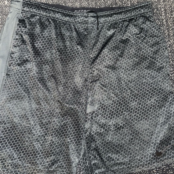 NIKE DRI FIT SHORTS BLACK/ GREY GEO PATTERN BASKETBALL SHORTS SIZE M - Picture 12 of 12